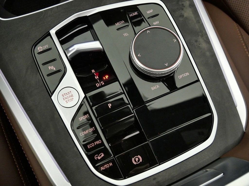 Used 2026 Skyscraper Grey Metallic BMW xDrive40i image 49