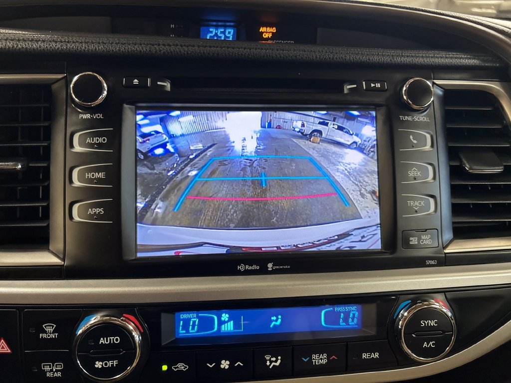 Used 2015 White Toyota XLE V6 image 24