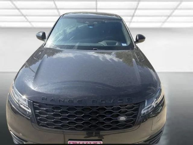 Used 2022 Black Land Rover R-Dynamic S image 4