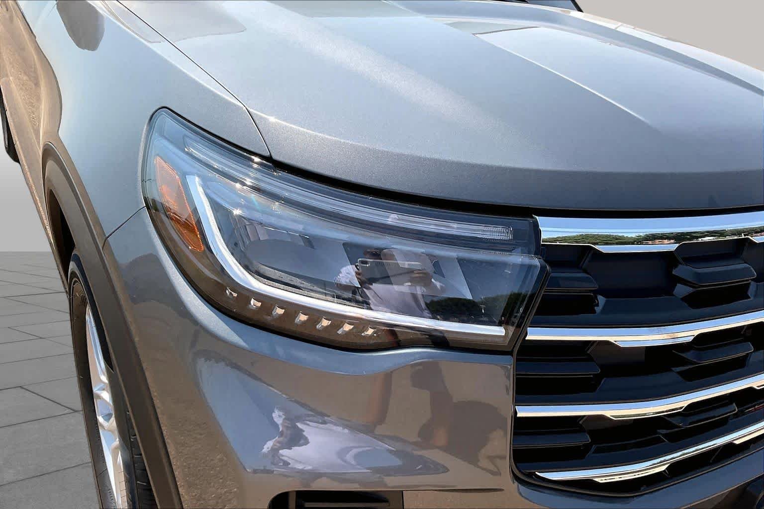 New 2026 Carbonized Gray Metallic Ford Active image 13