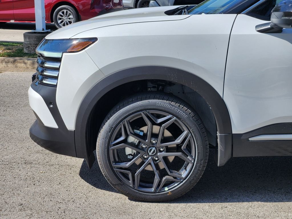 New 2026 Aspen White TriCoat / Super Black Two-tone Nissan SR image 9