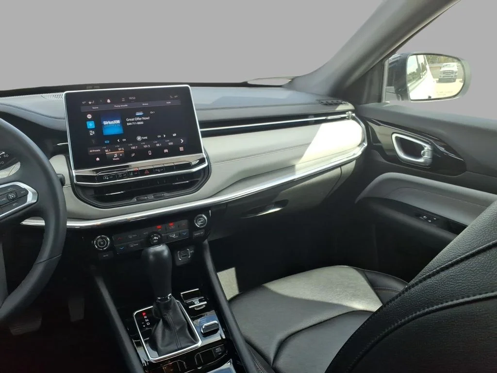 Used 2024 White/off-white Jeep Limited image 13