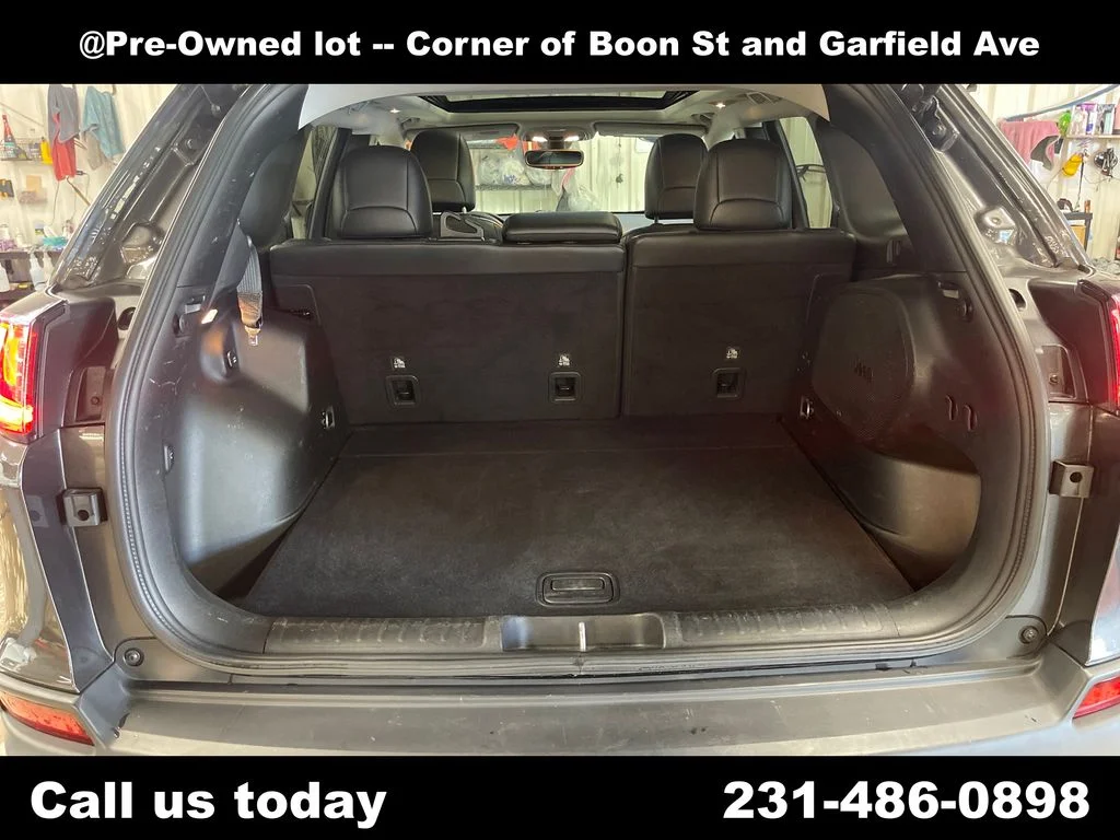 Used 2019 Gray Jeep Limited image 22
