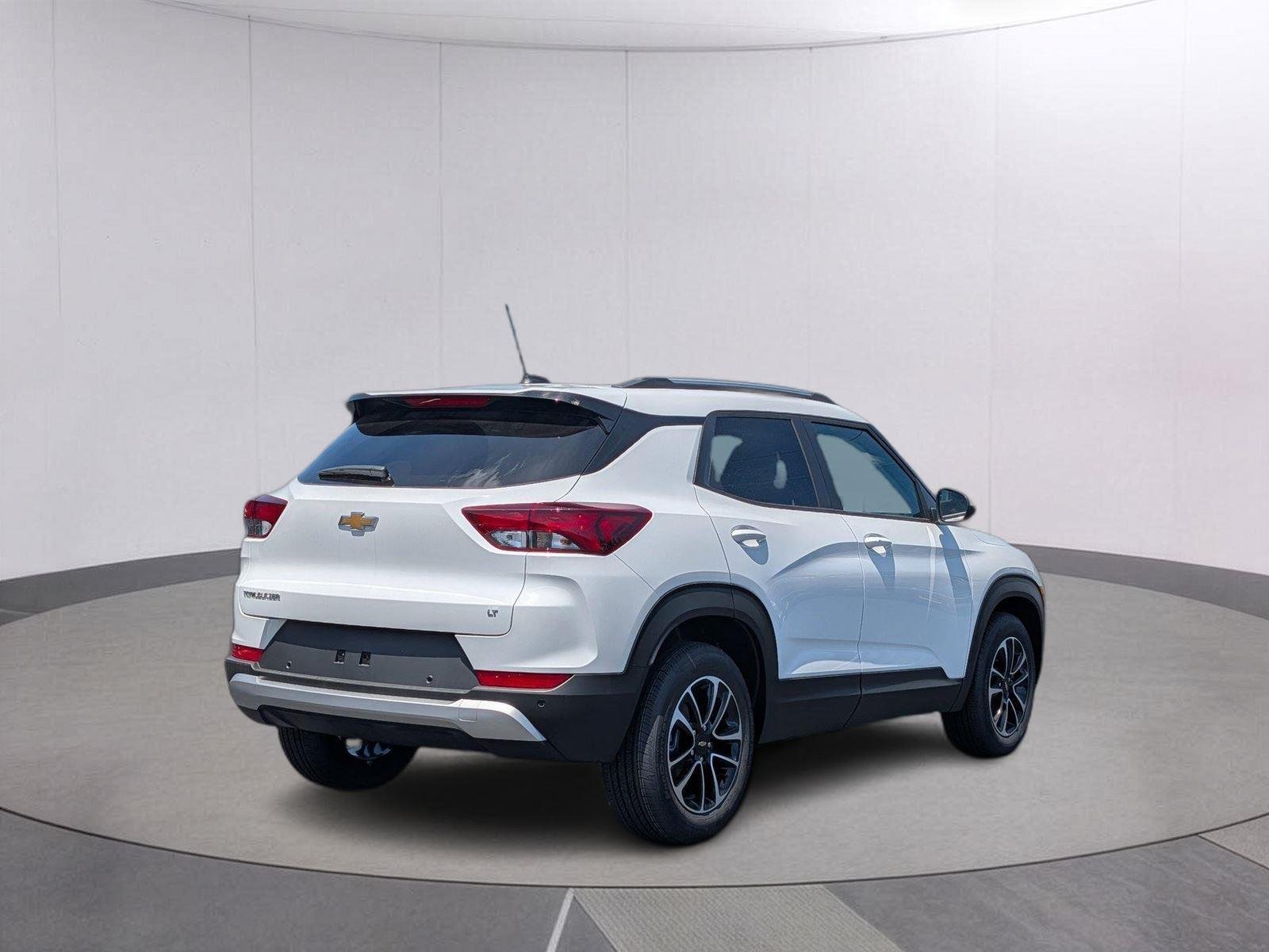 New 2026 Summit White Chevrolet LT image 5