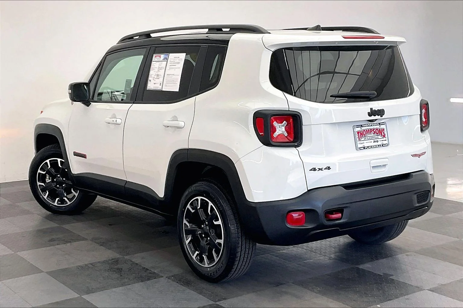 Used 2023 Alpine White Clearcoat Jeep Trailhawk image 10