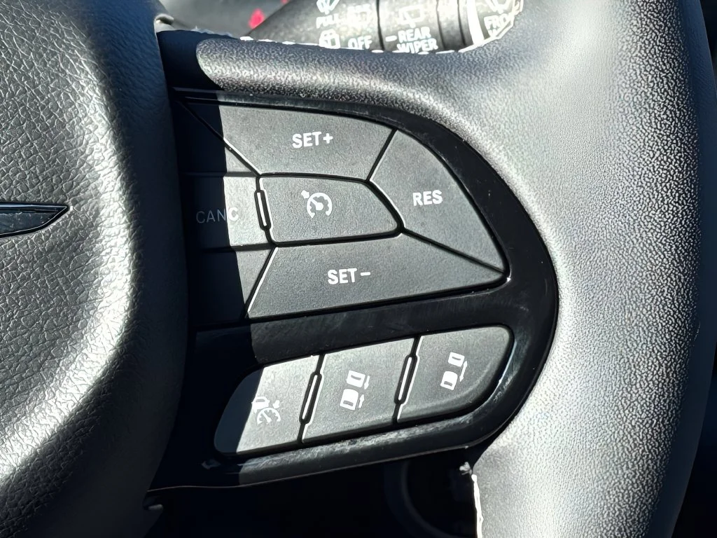 Used 2025 Blue Chrysler Select Premium S Appearance image 19