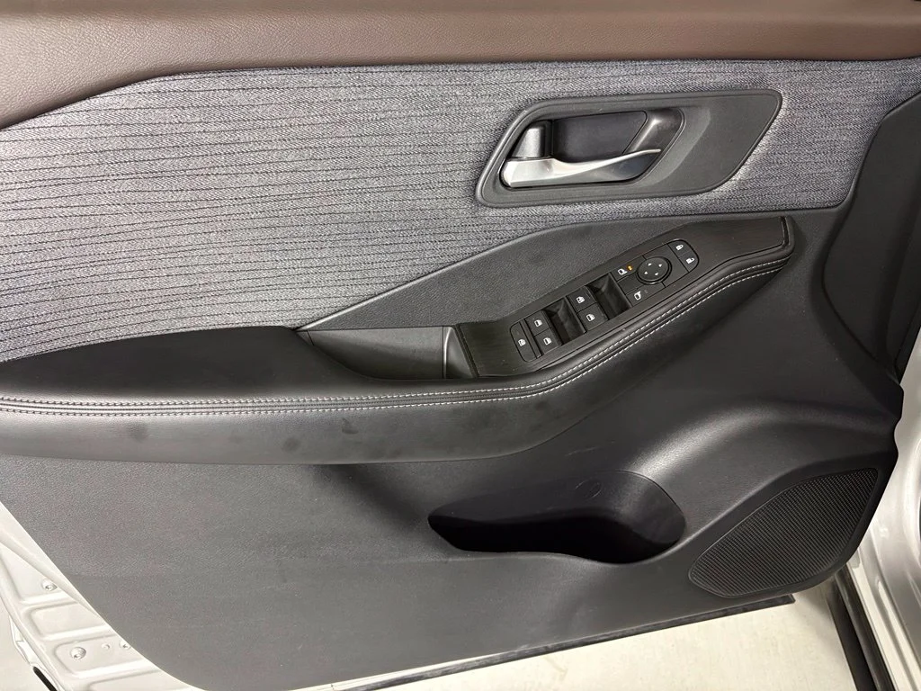 Used 2023 Silver Nissan SV image 14