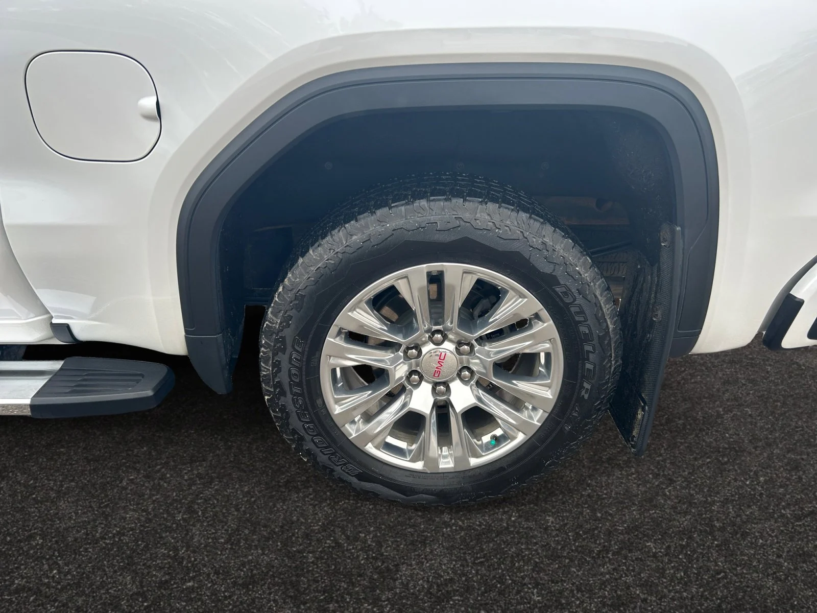Used 2023 White GMC Denali Crew Cab image 9