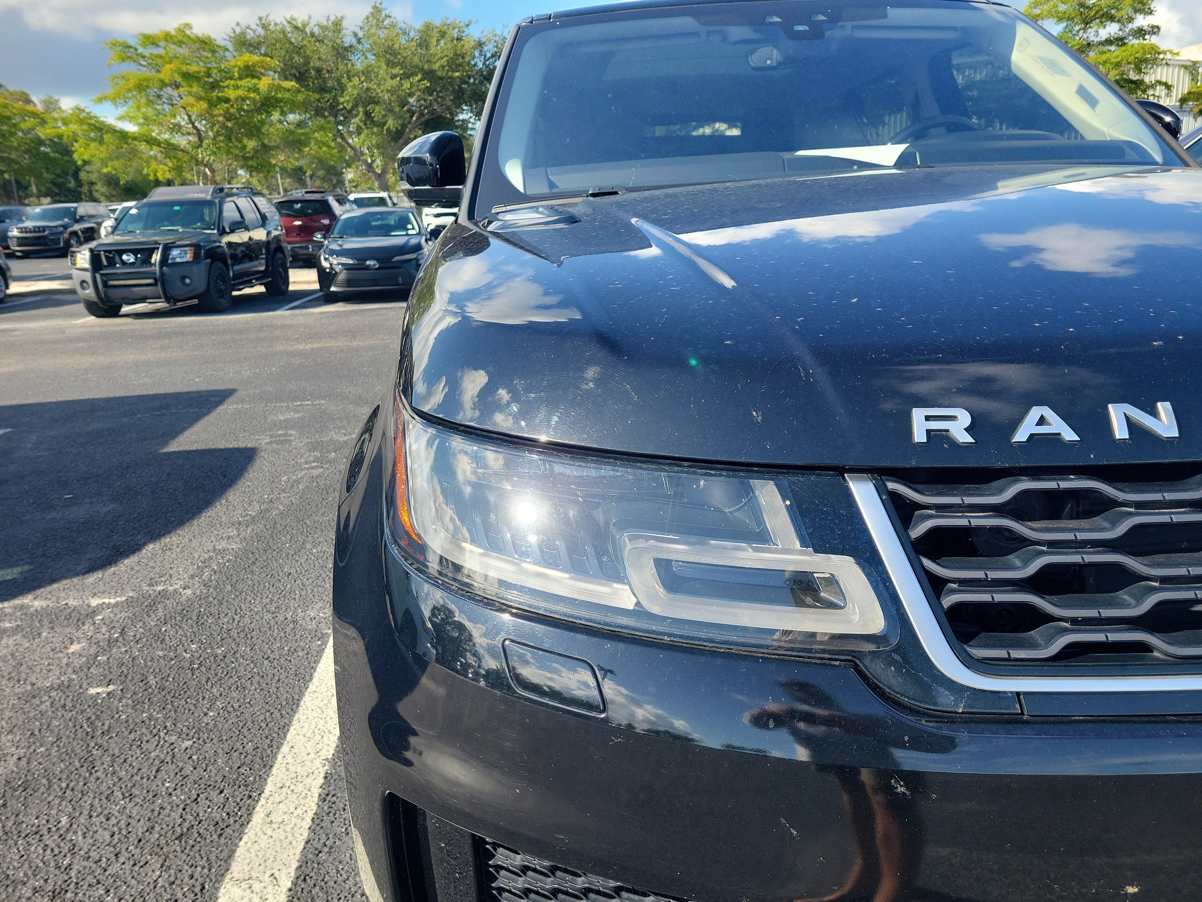Used 2020 Santorini Black Metallic Land Rover SE image 6