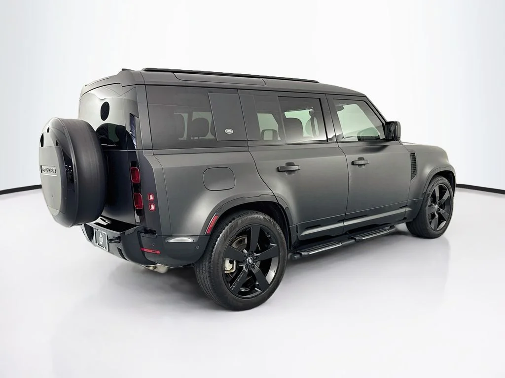 Certified Used 2024 Black Land Rover X-Dynamic SE image 5