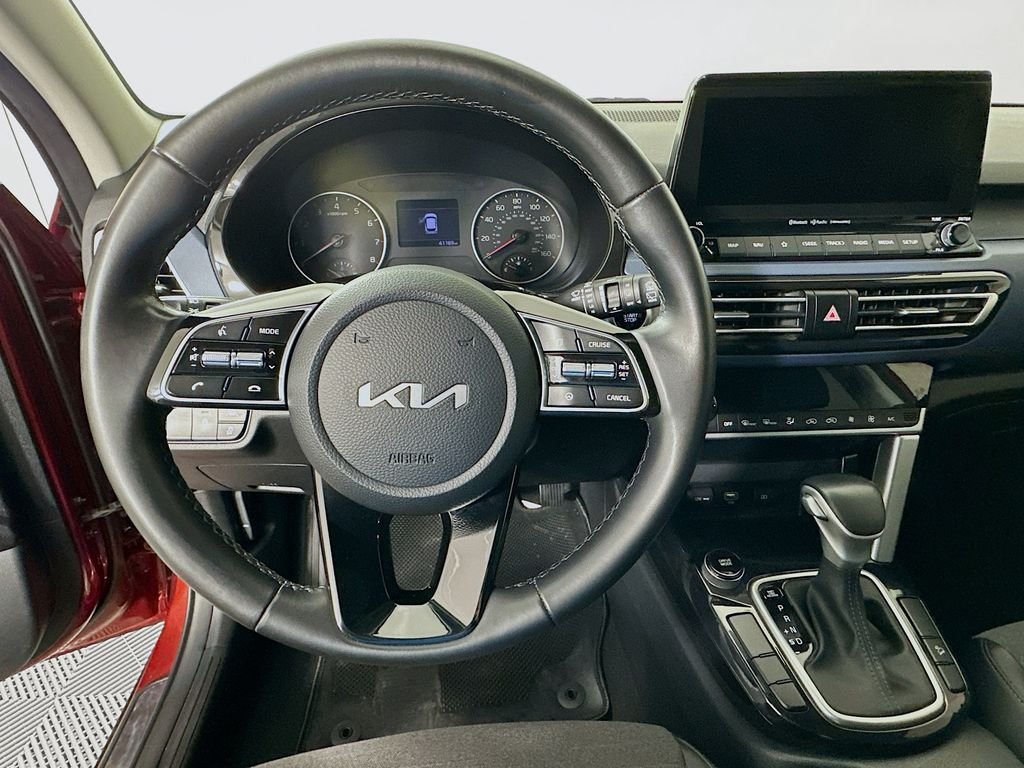 Used 2022 Orange Kia S image 11