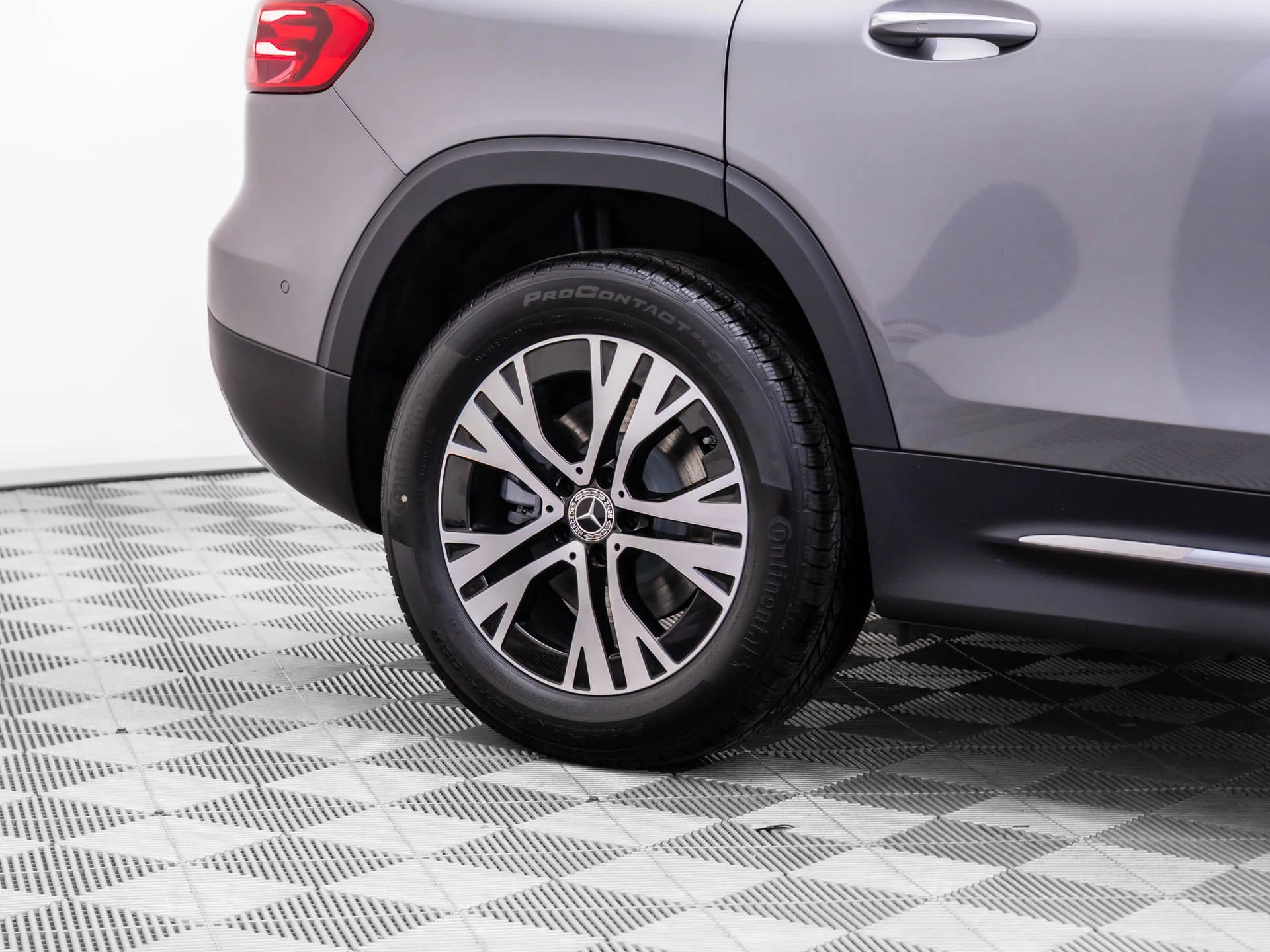 New 2026 Gray Mercedes-Benz GLB 250 image 37
