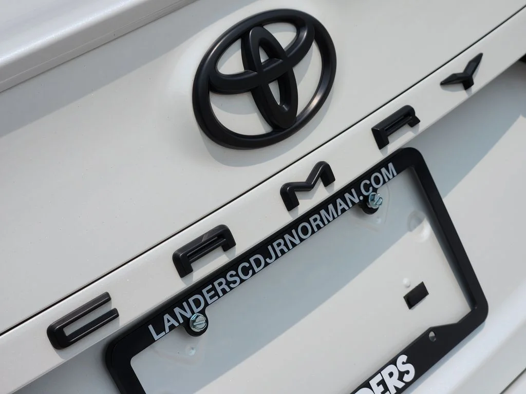Used 2022 Wind Chill Pearl Toyota XSE image 12
