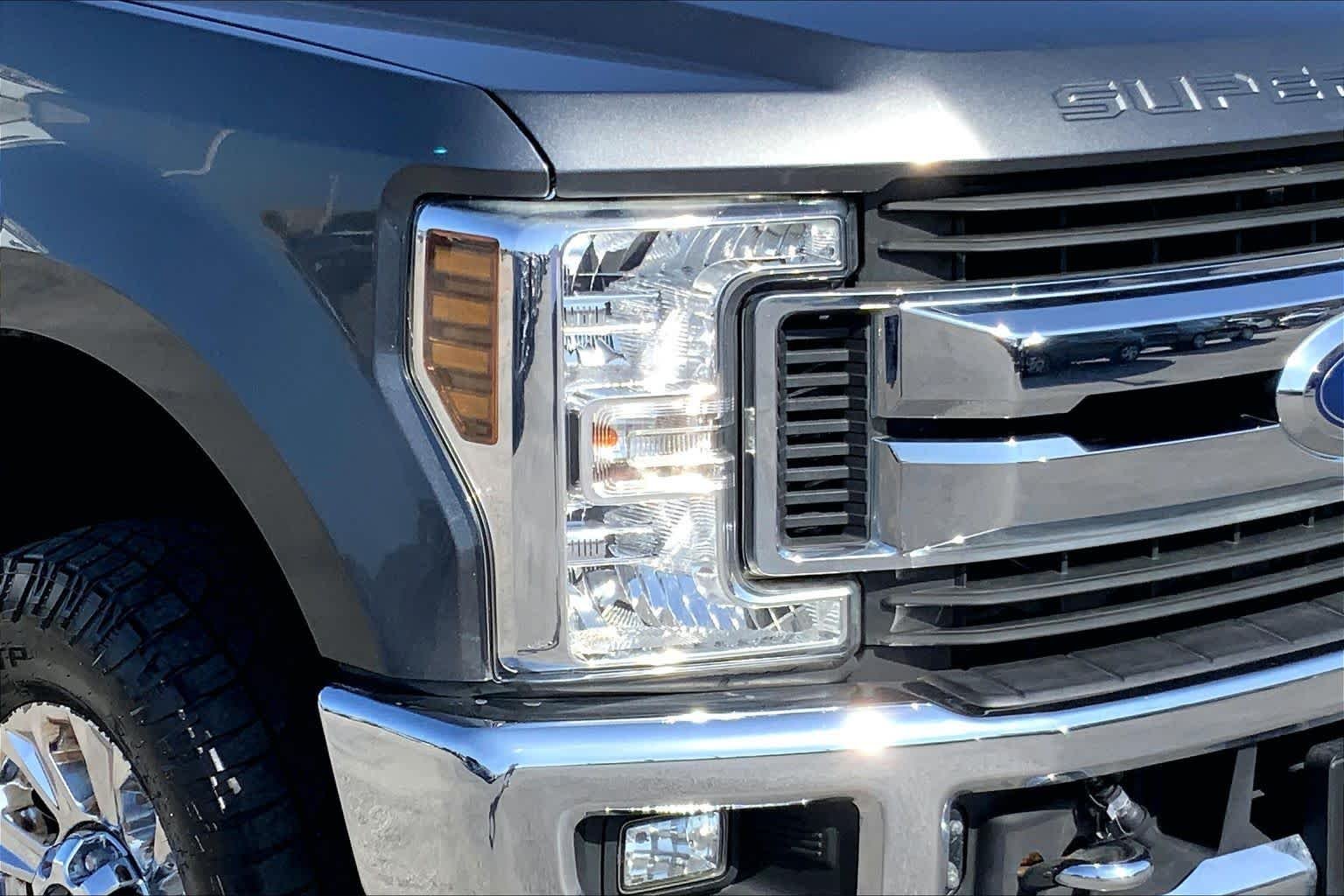 Used 2018 Magnetic Metallic Ford XLT image 24