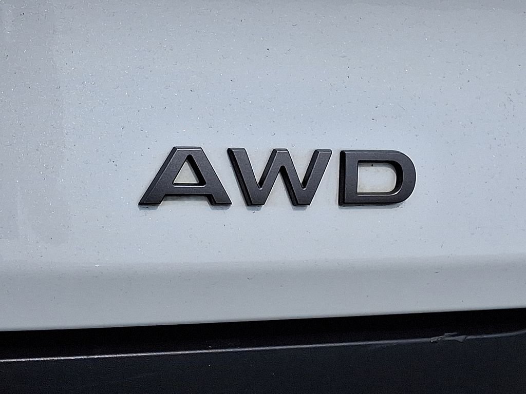 Used 2025 White Nissan SV image 10