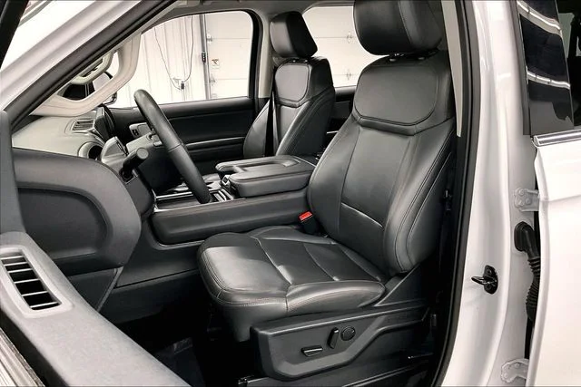 Used 2025 Oxford White Ford Active image 24