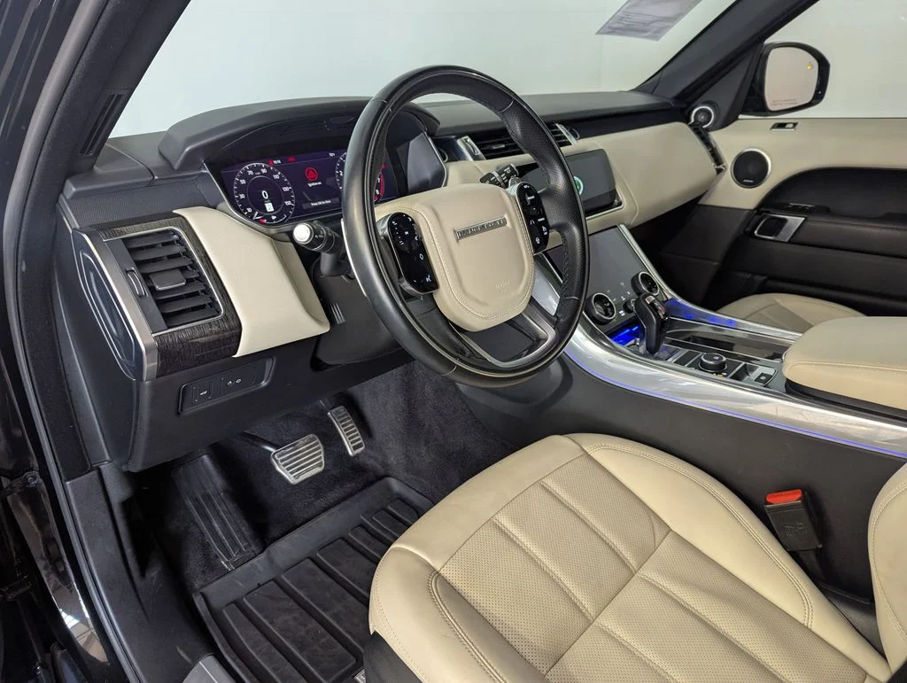 Used 2022 Black Land Rover HSE Silver Edition image 31