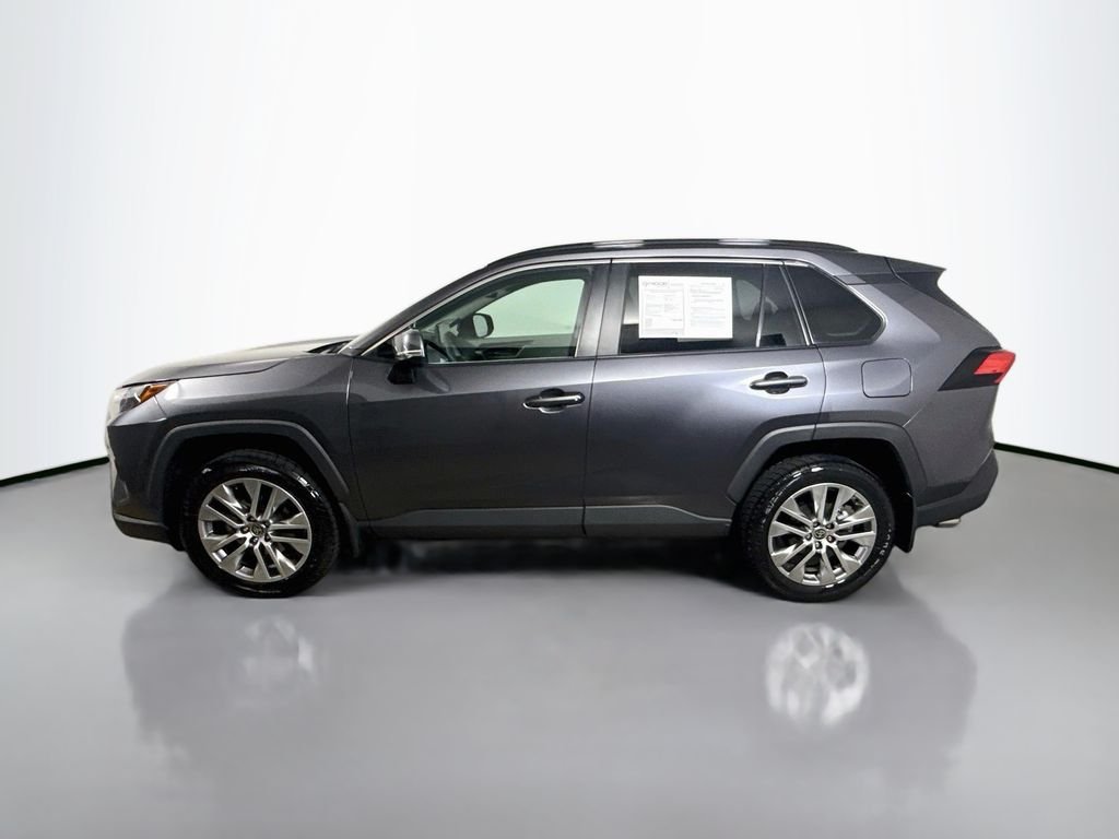 Used 2024 Magnetic Gray Metallic Toyota XLE Premium image 4