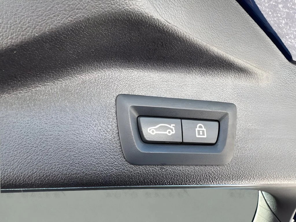 Used 2020 Blue BMW sDrive40i image 29