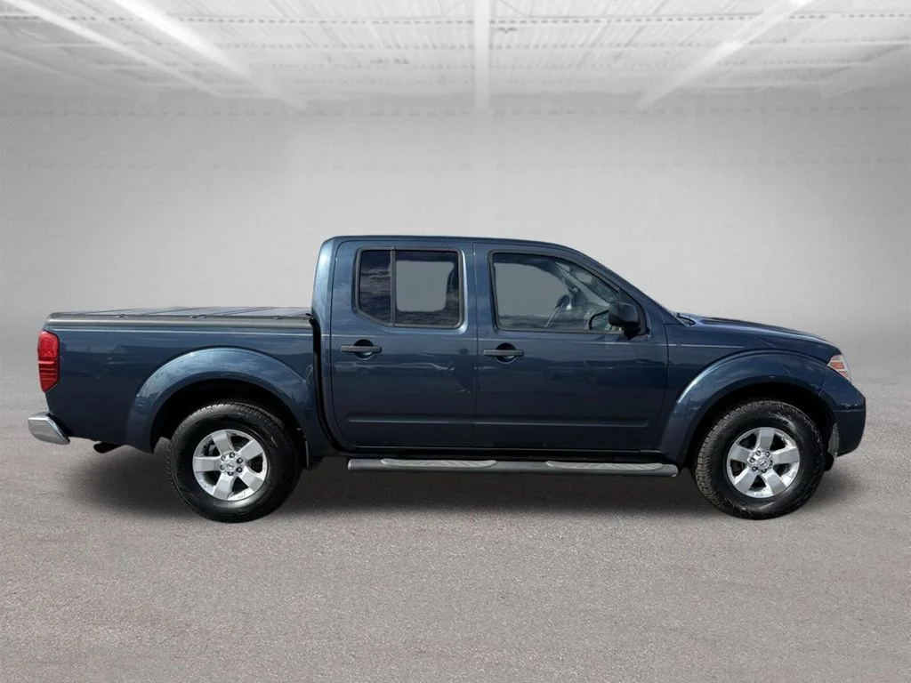 Used 2013 Blue Nissan SV image 2