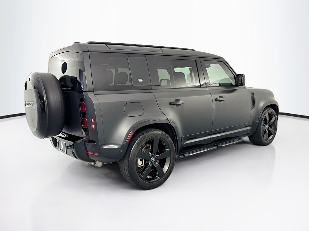 Certified Used 2024 Black Land Rover X-Dynamic SE image 5