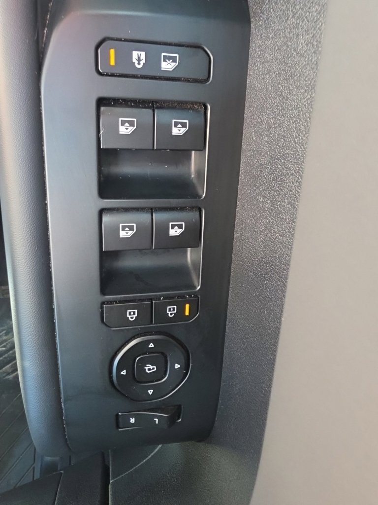 Used 2027 Black Kia SX image 17