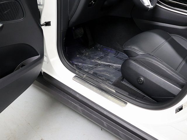Certified Used 2026 Polar White Mercedes-Benz GLC 300 image 24