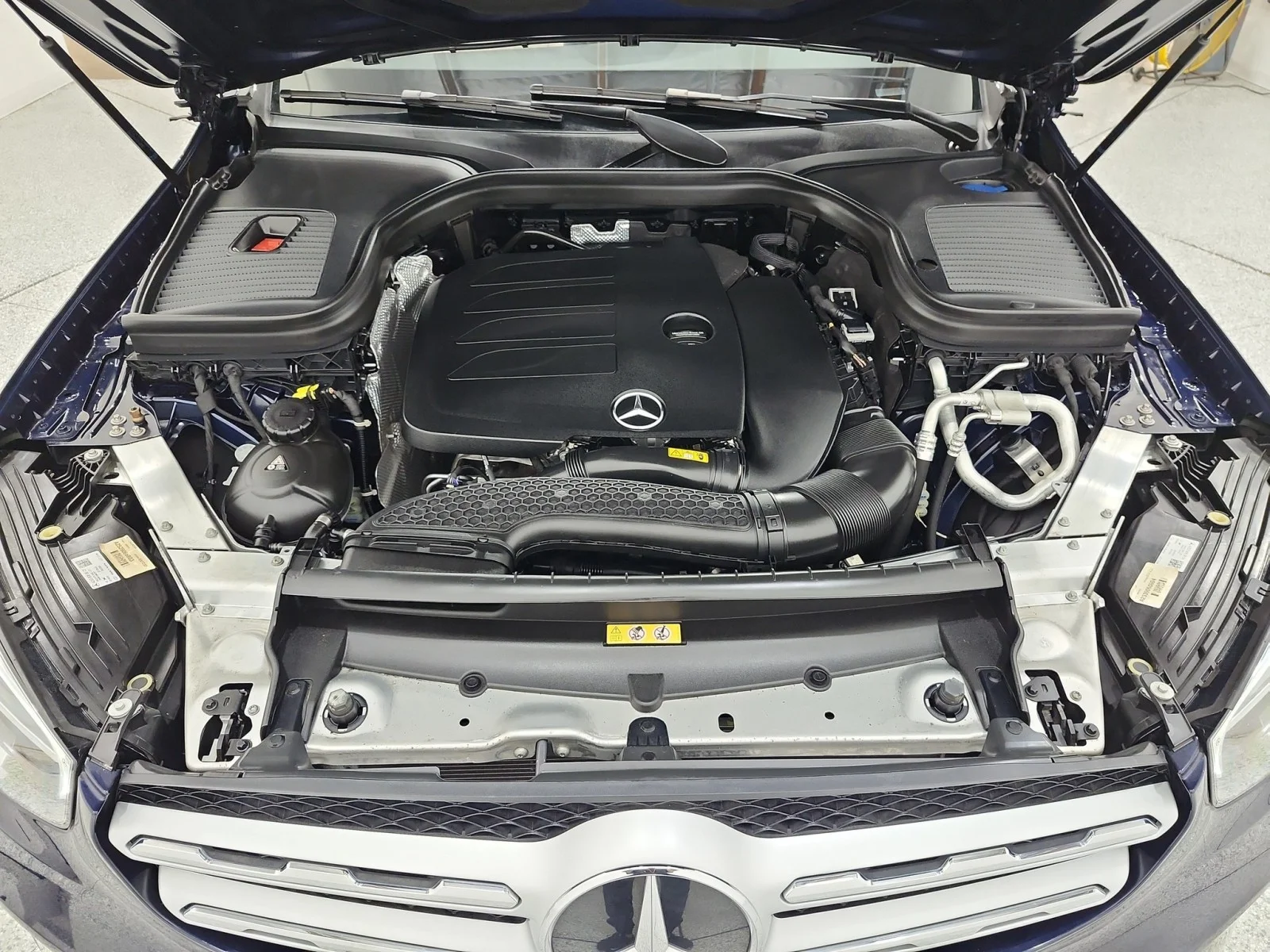Used 2022 Lunar Blue Metallic Mercedes-Benz GLC 300 4MATIC® SUV image 17