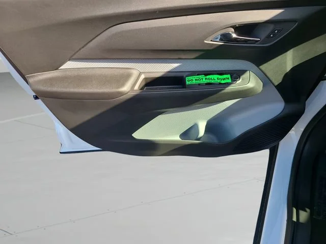 New 2027 Summit White Chevrolet LT image 17