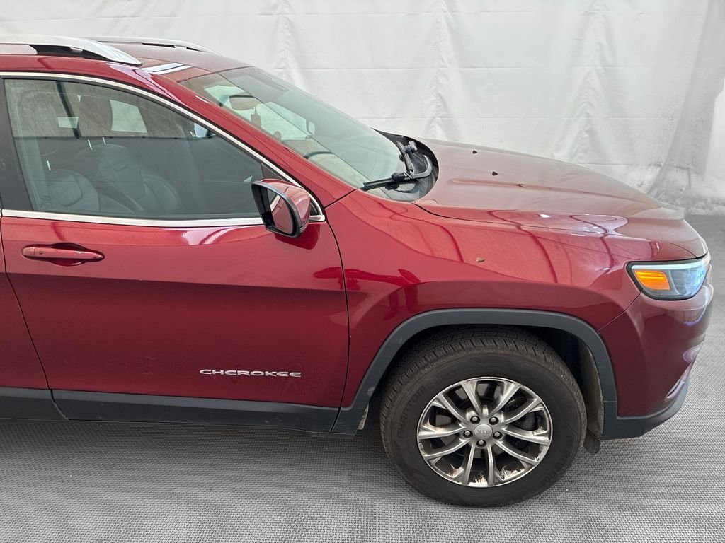 Used 2021 Red Jeep Latitude Lux image 6