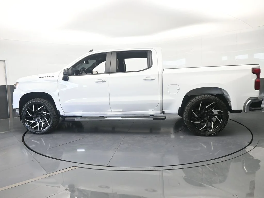 Used 2026 Summit White Chevrolet LT image 2