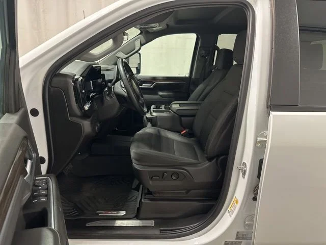 Used 2025 Summit White Chevrolet LT image 6