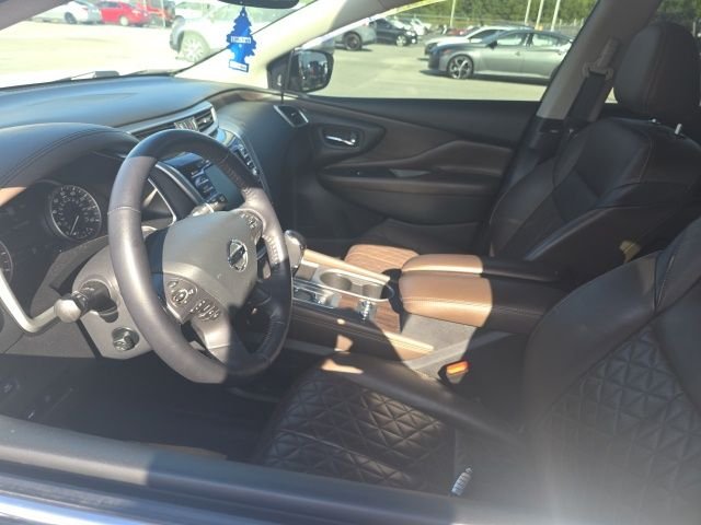 Used 2021 White Nissan Platinum image 3