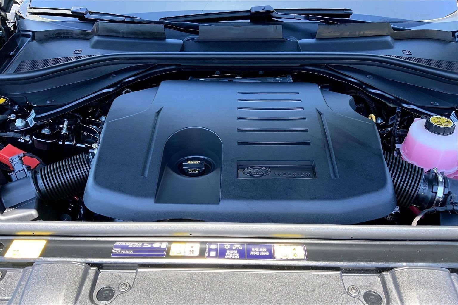 New 2026 Santorini Black LAND ROVER SE PHEV image 16