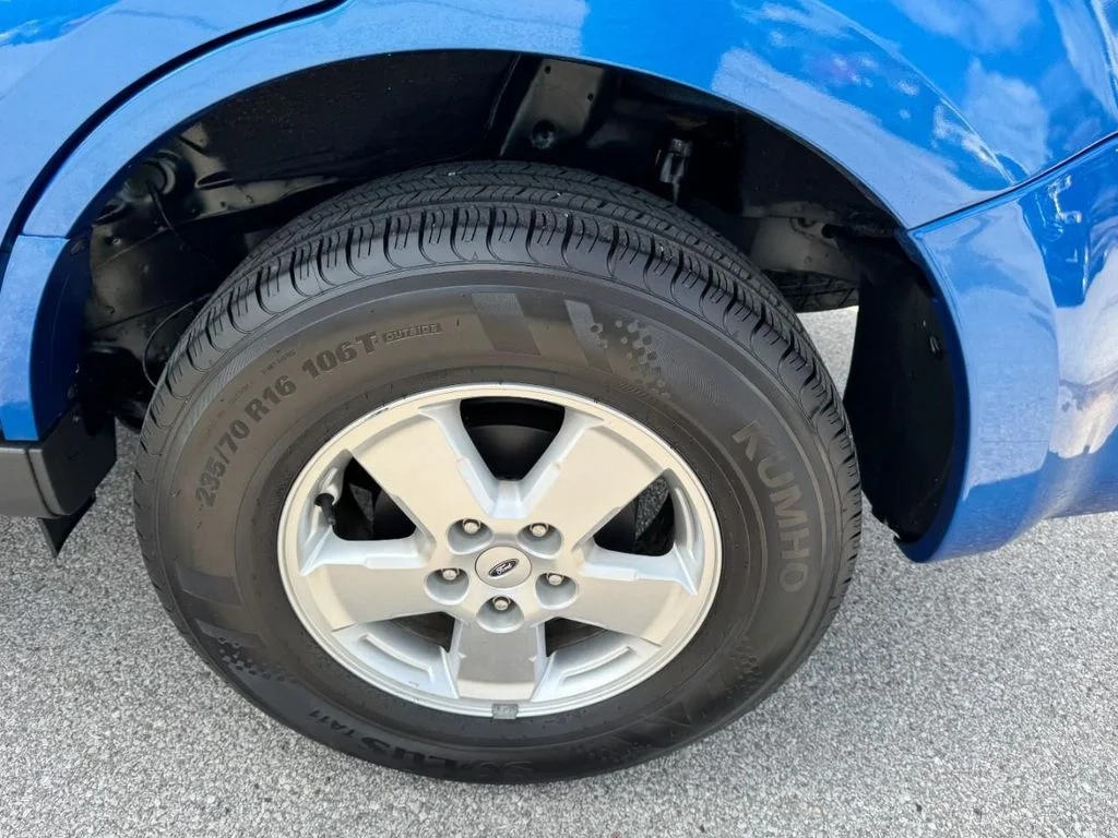 Used 2011 Blue Flame Metallic Ford XLS image 7