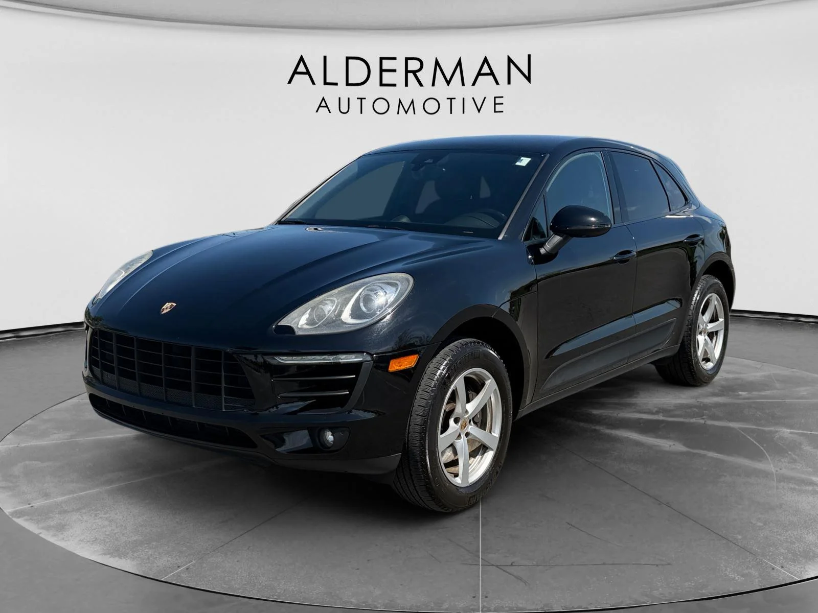 2017 Porsche Macan -'s photo