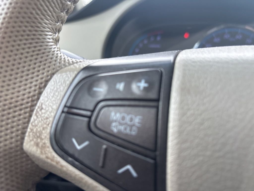 Used 2013 Black Toyota XLE image 18