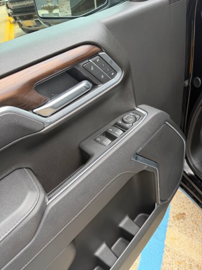 Used 2025 Onyx Black GMC SLT image 13