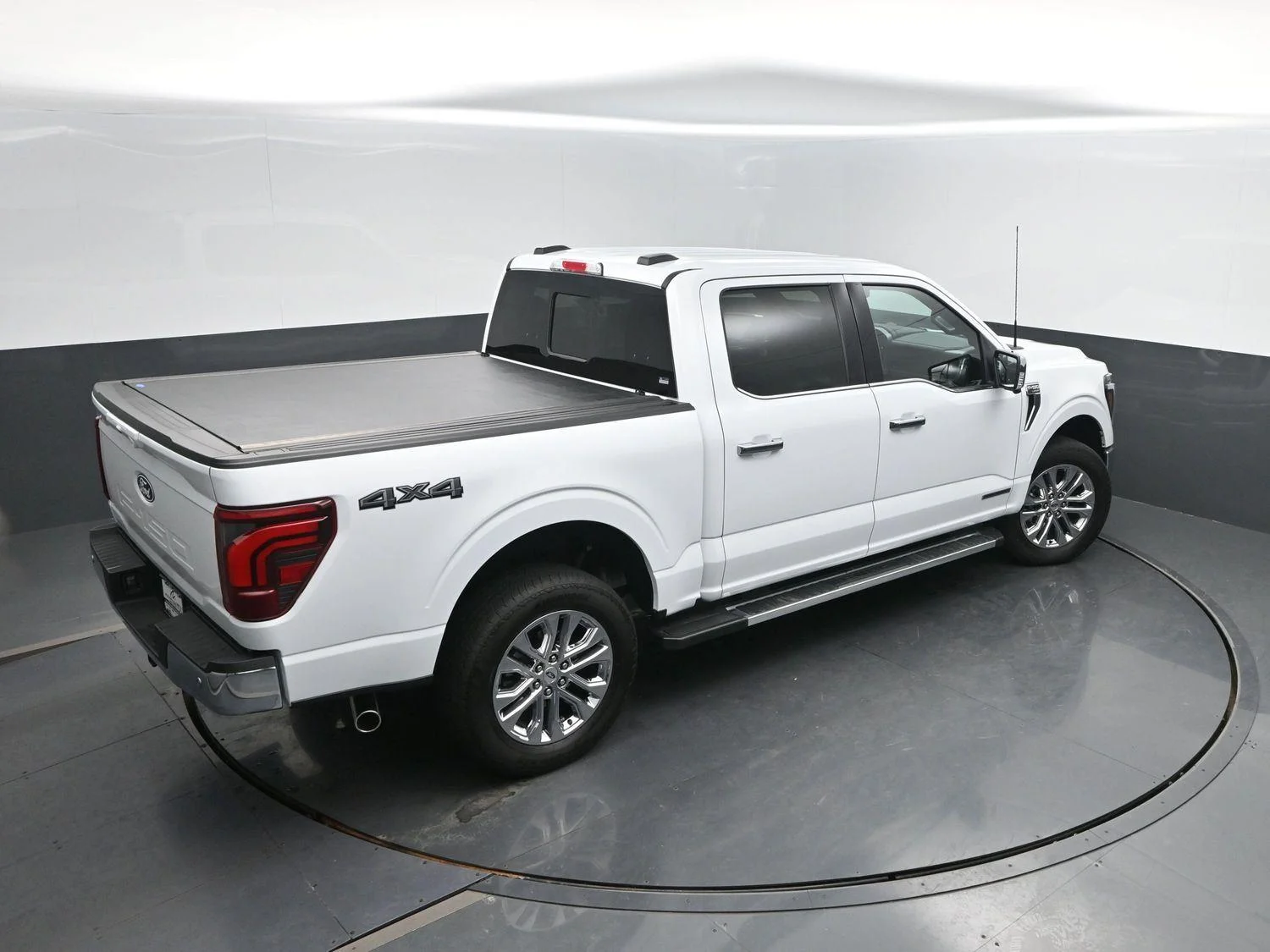 Used 2025 Oxford White Ford LARIAT image 42