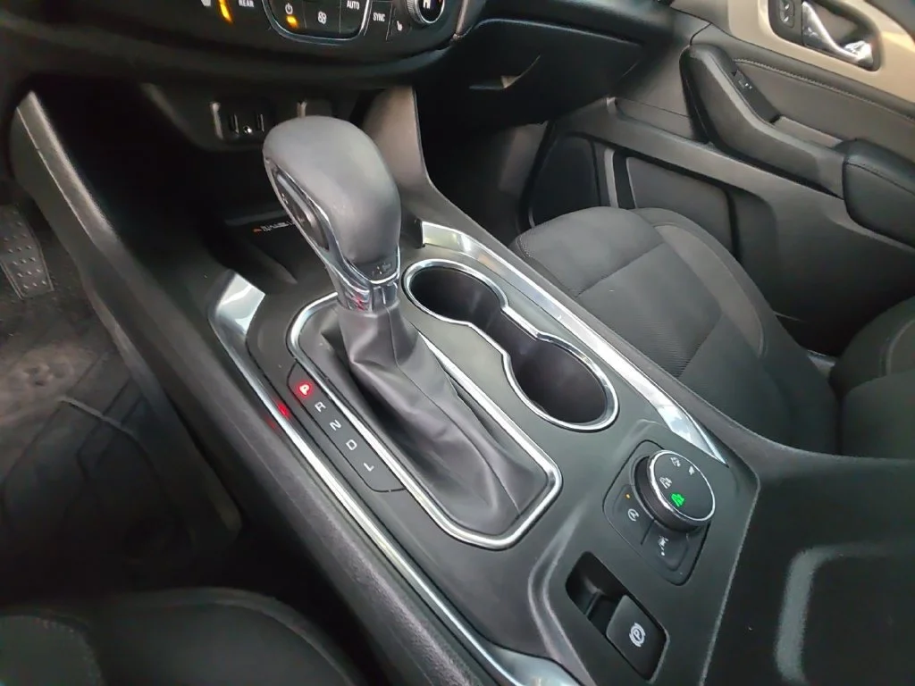Used 2023 RADIANT RED TINTCOAT Chevrolet LT Cloth image 24