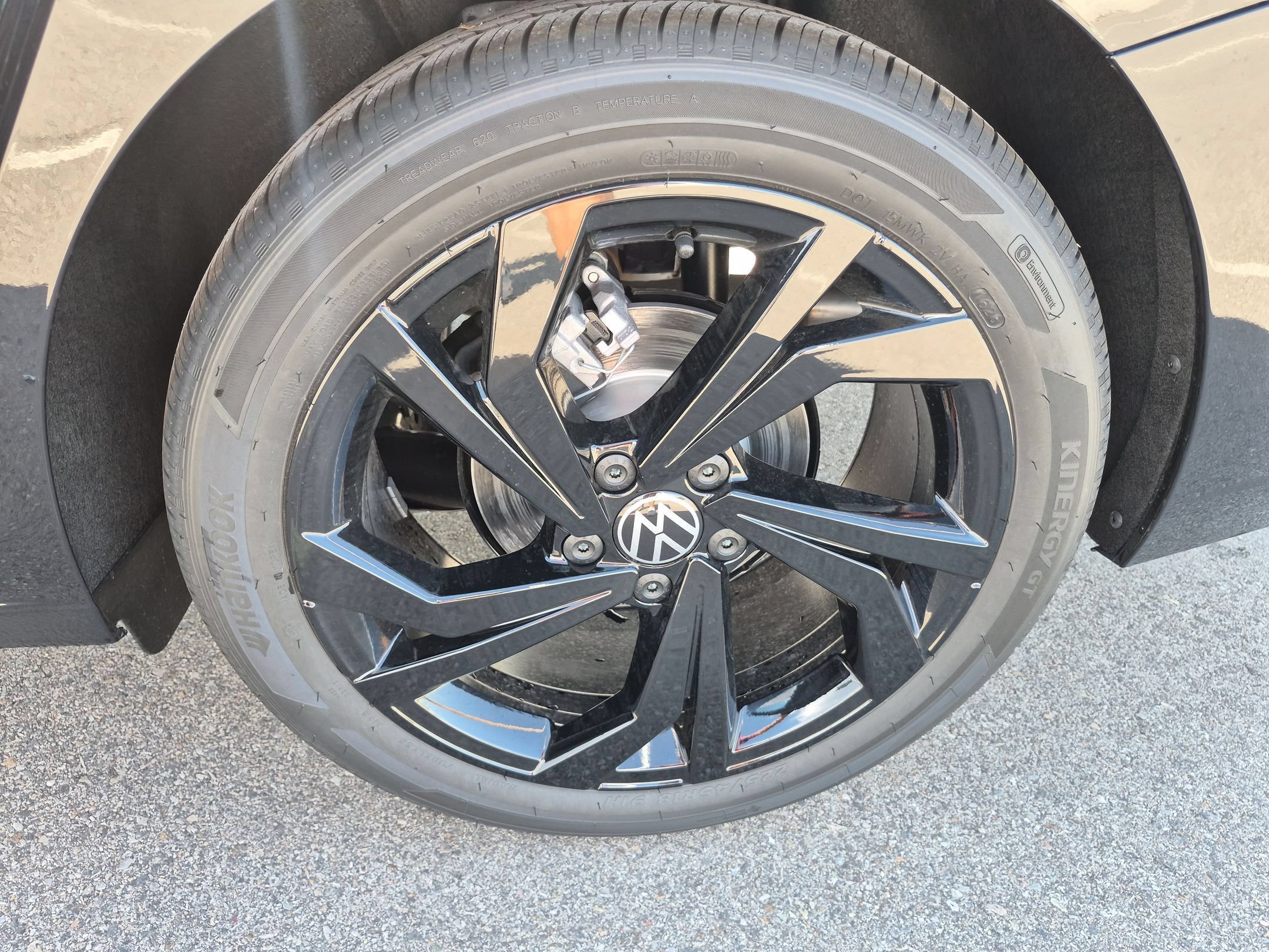 New 2027 Deep Black Pearl Volkswagen SE image 15