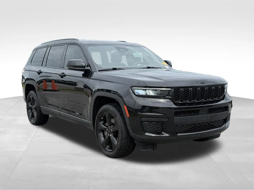 Used 2021 Black Jeep Altitude image 29