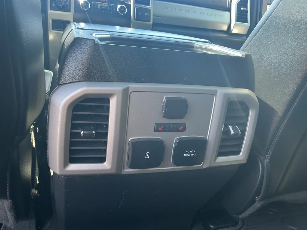 Used 2019 White Platinum Tri-Coat Metallic Ford LARIAT image 19