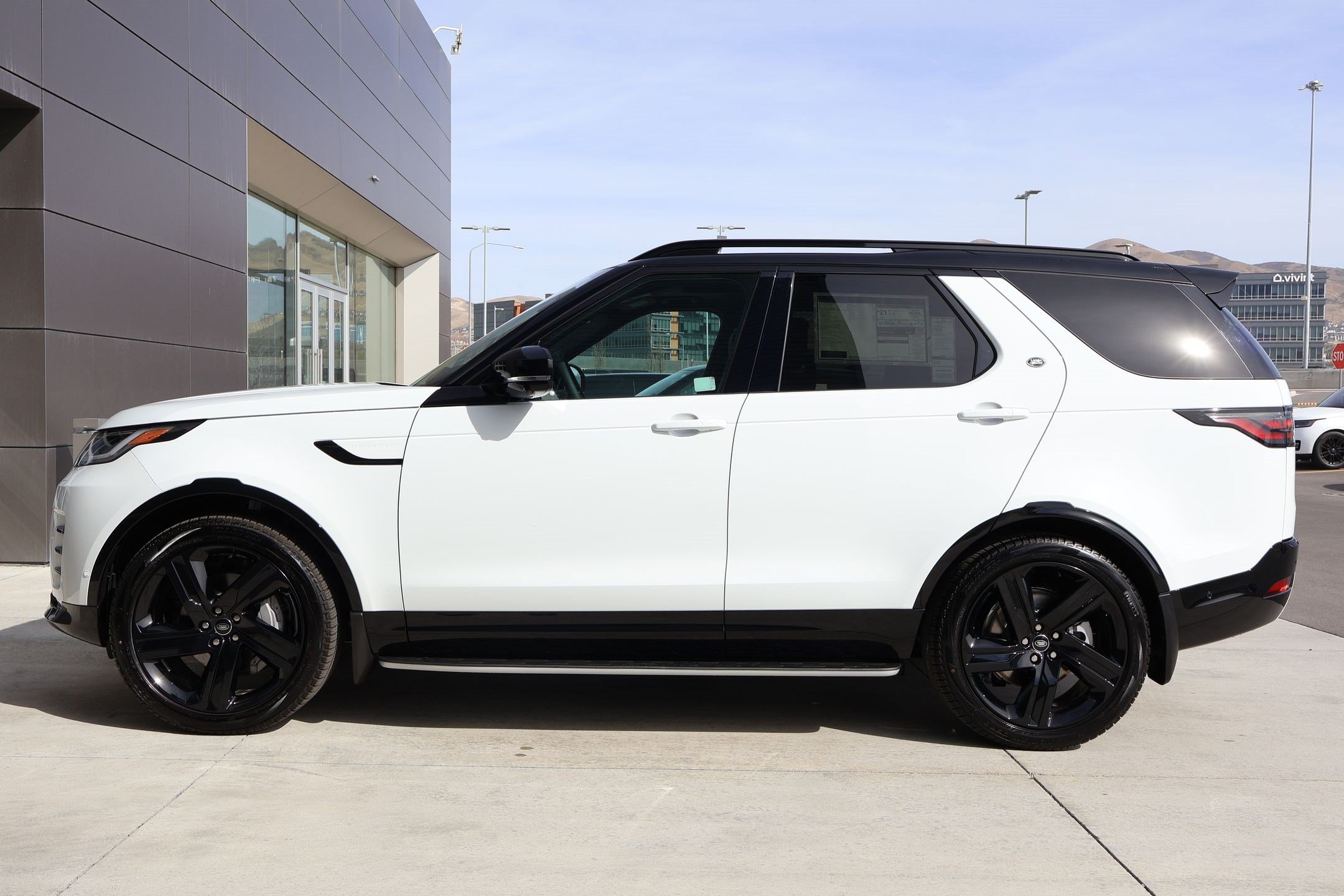 2026 Land Rover Discovery Dynamic SE - Photo 9