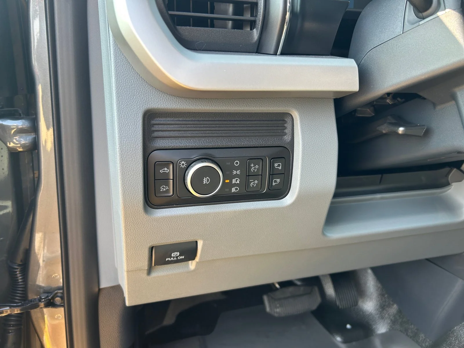 New 2026 Carbonized Grey Metallic Ford XLT image 15