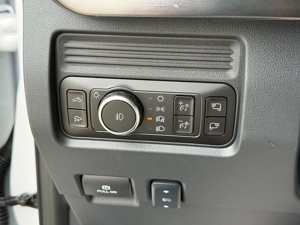 New 2026 Oxford White Ford F-250® Lariat® image 13
