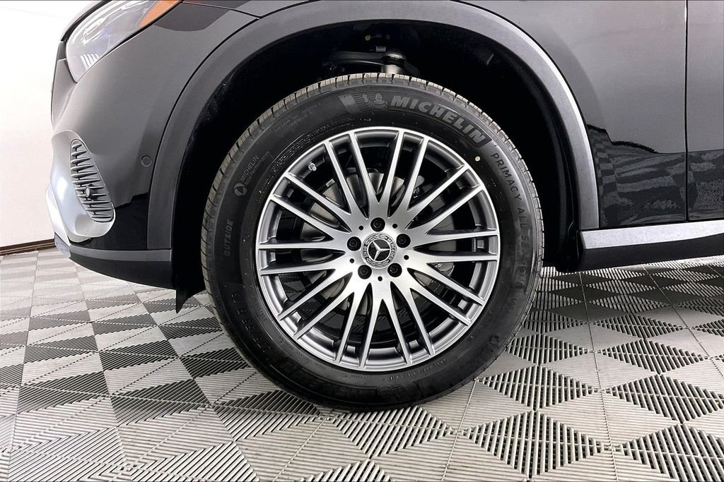 New 2026 Black Mercedes-Benz GLC 300 image 11
