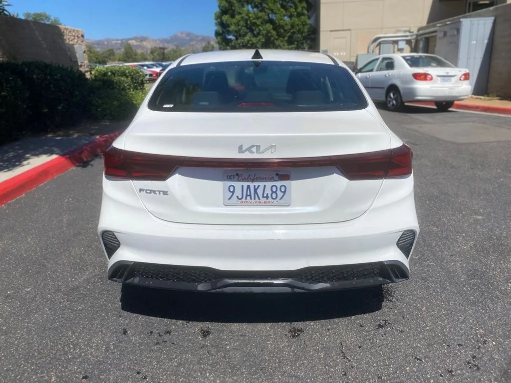 Used 2023 White Kia LXS image 8
