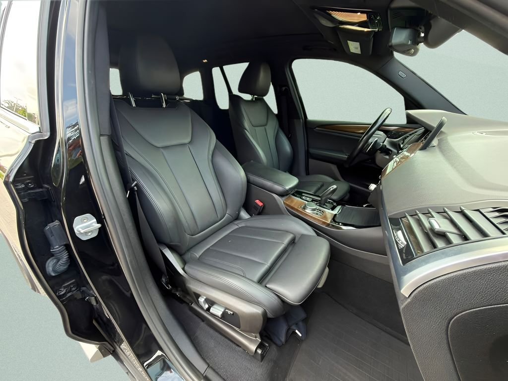 Used 2019 Black BMW sDrive30i image 23