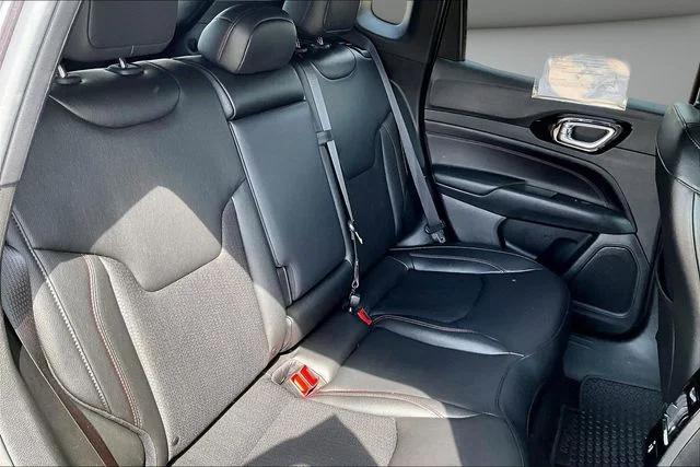 Used 2024 Metallic Jeep Trailhawk image 25